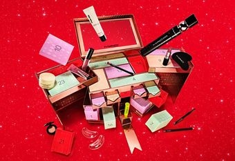 【M.A.C】派對季節耀你閃亮 點亮驚喜M·A·C 說了算！ 年末璀璨篇章 – 全新聖誕限量未來樂園自帶光芒