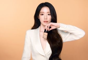 【GIORGIO ARMANI beauty 亞曼尼】 國際閃耀之星葉舒華 共同演繹高訂完美絲絨水慕斯PRO