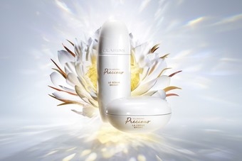 【CLARINS 克蘭詩】至臻凝時月神花光燦系列 奢華問世 稀世月神花與晶燦光蘊科技